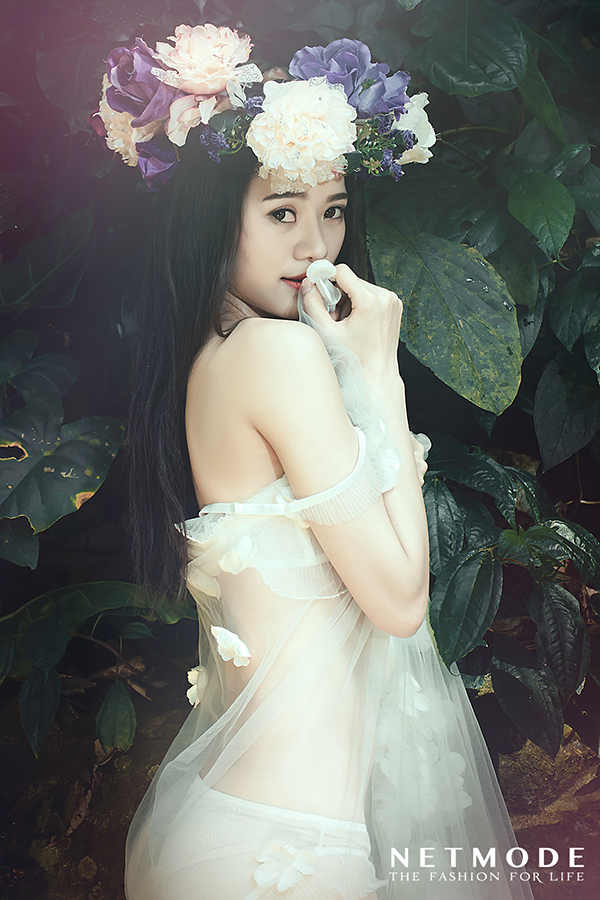 HOÀNG NHUNG CUỐN HÚT KHOE DÁNG NÓNG BỎNG 
